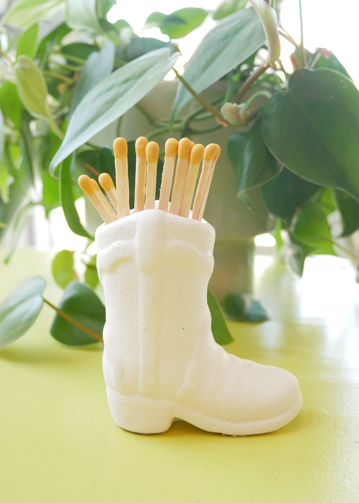 Cowboy Boot Match Strike - White (12 matches included!)