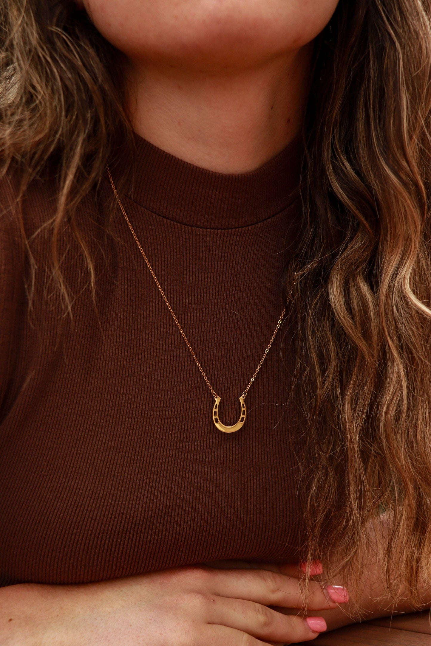 Durango 18" Horseshoe Necklace: Gold