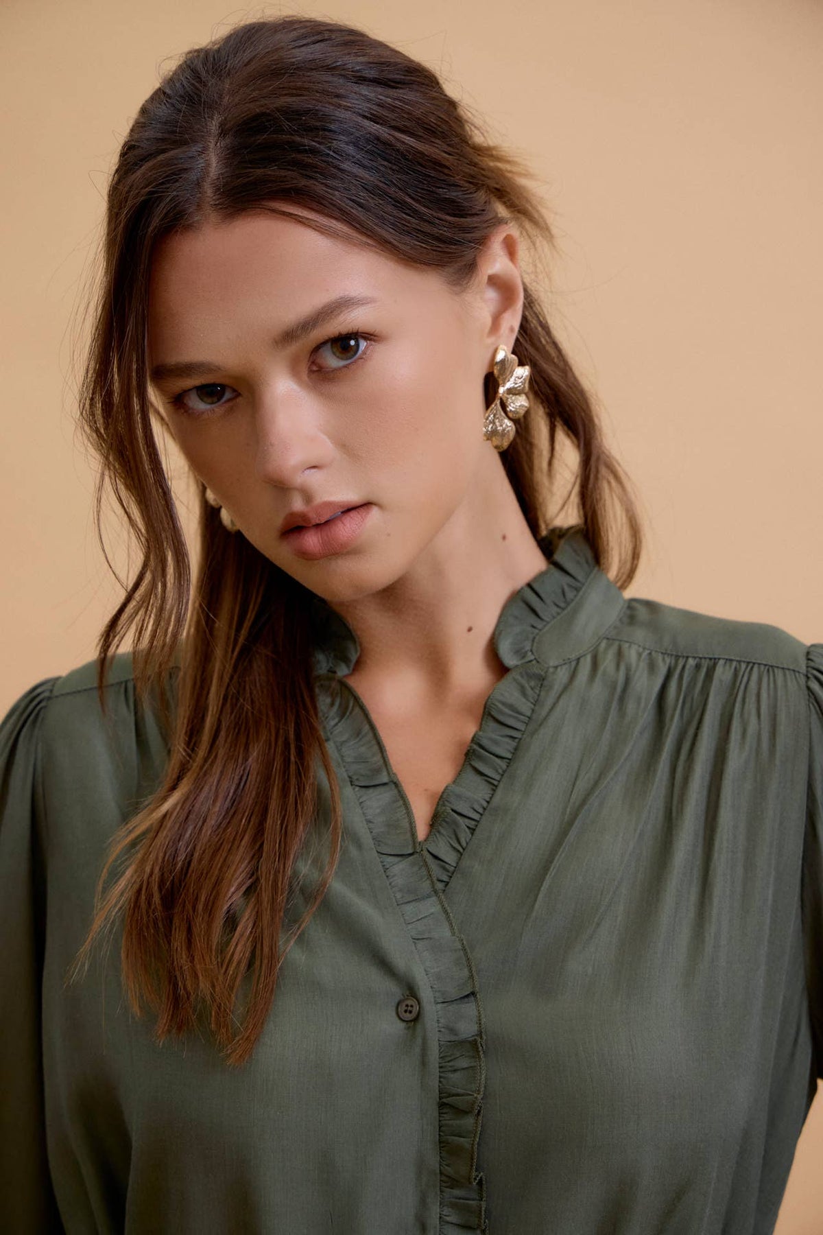 Avie Ruffled Mini Shirt Dress: Pine Green