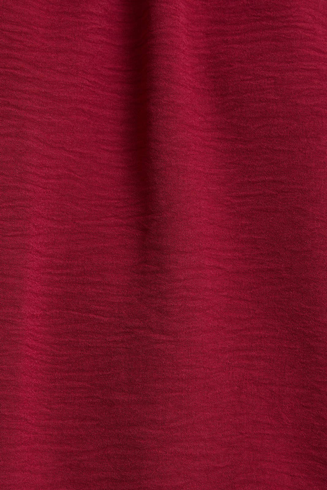 Merlot Ruffle Mick Neck 3/4 Sleeve Top: Red
