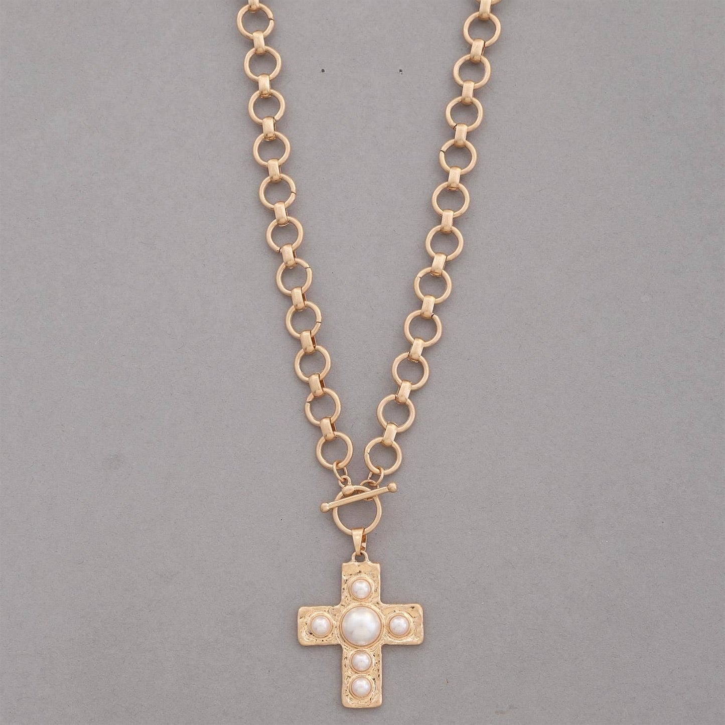 HAMMERED METAL CROSS PEARL BEAD CIRCLE NECKLACE