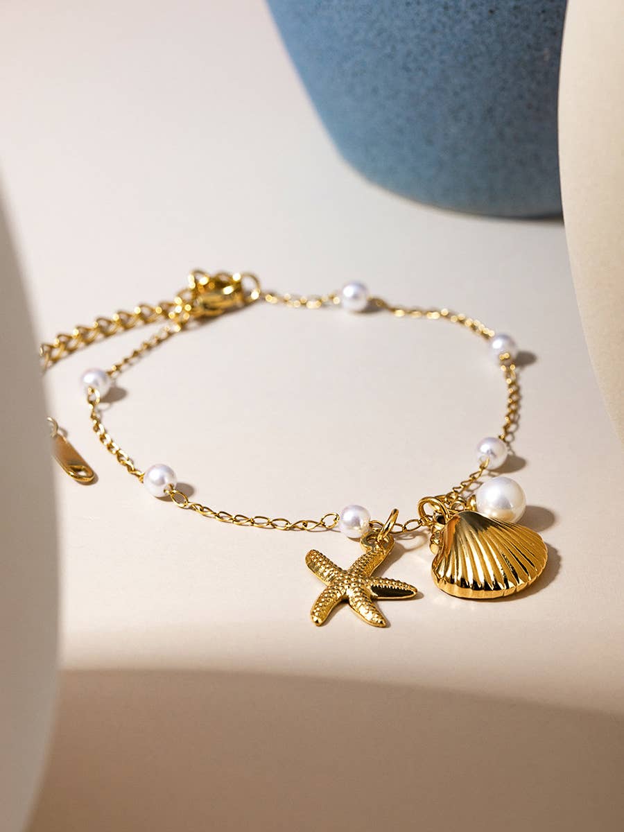 Capella 18K Gold Seashell & Sea Star Pearl Necklace: Yellow Gold / Necklace