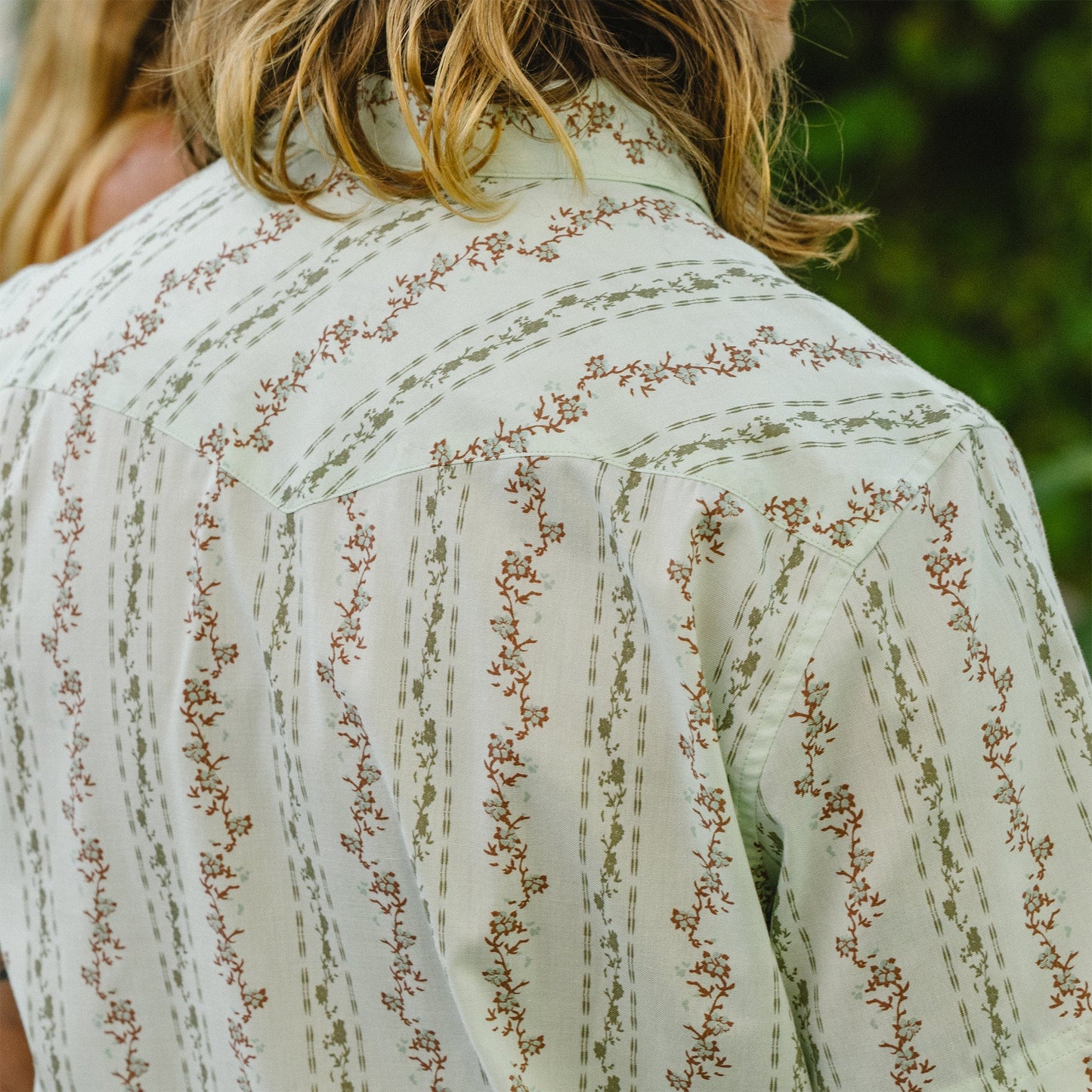 H Bar B Snapshirt - Hibiscus Ribbons: Mint