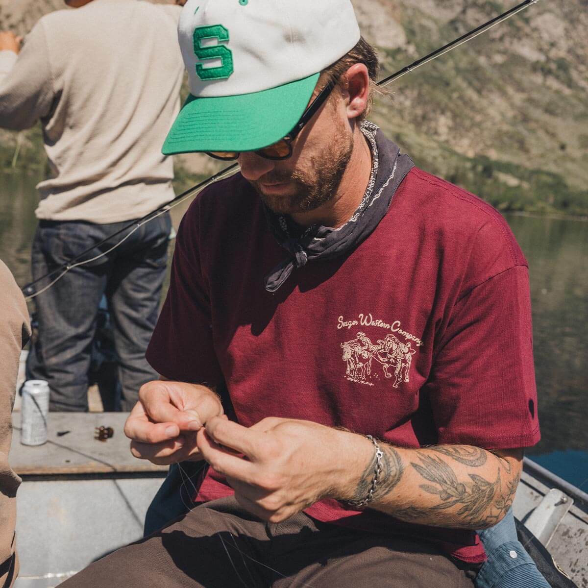 Los Rios Tee: Burgundy