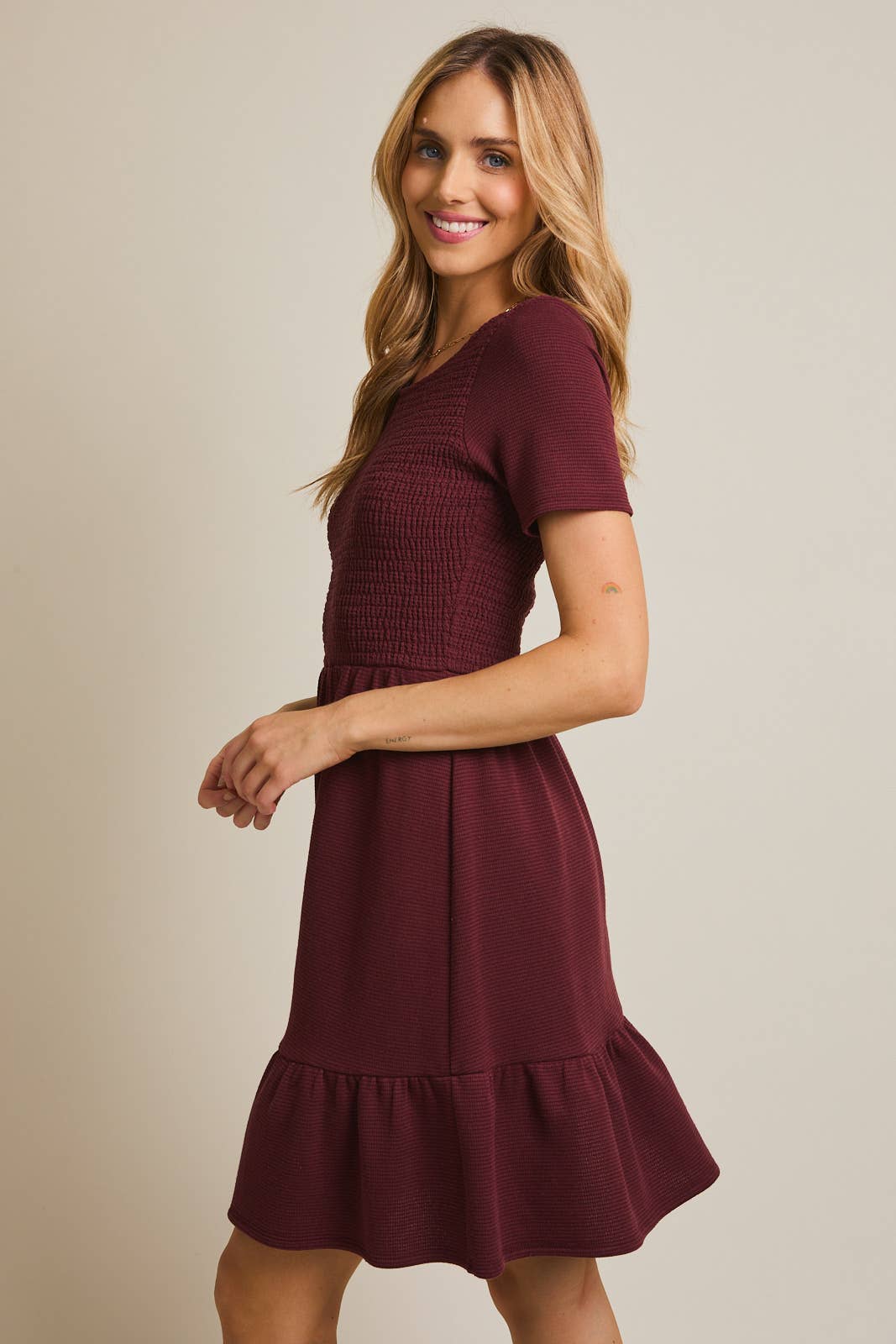 Brynn Round Neck Short Sleeve Mini Dress: Burgundy