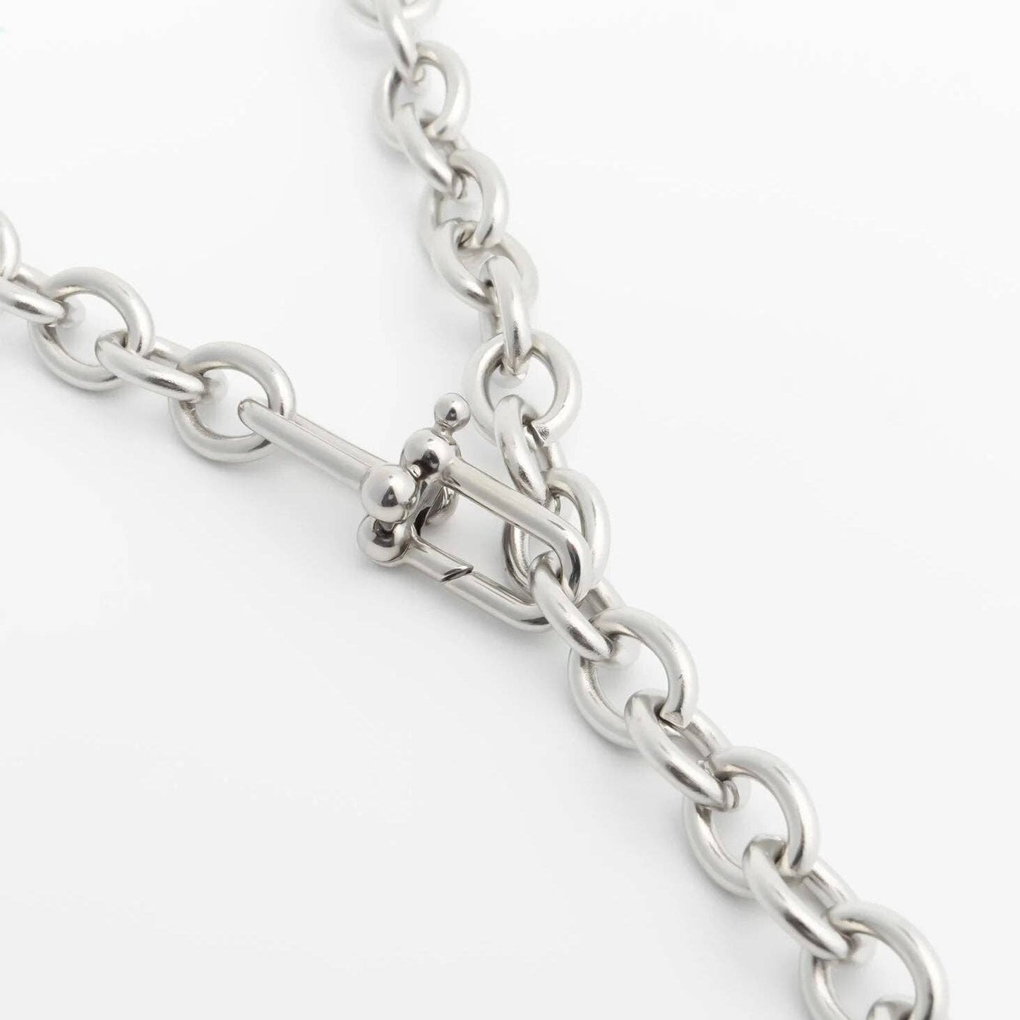 Calvere Non-Tarnish Y Necklace with Horse shoe Carabiner: Silver