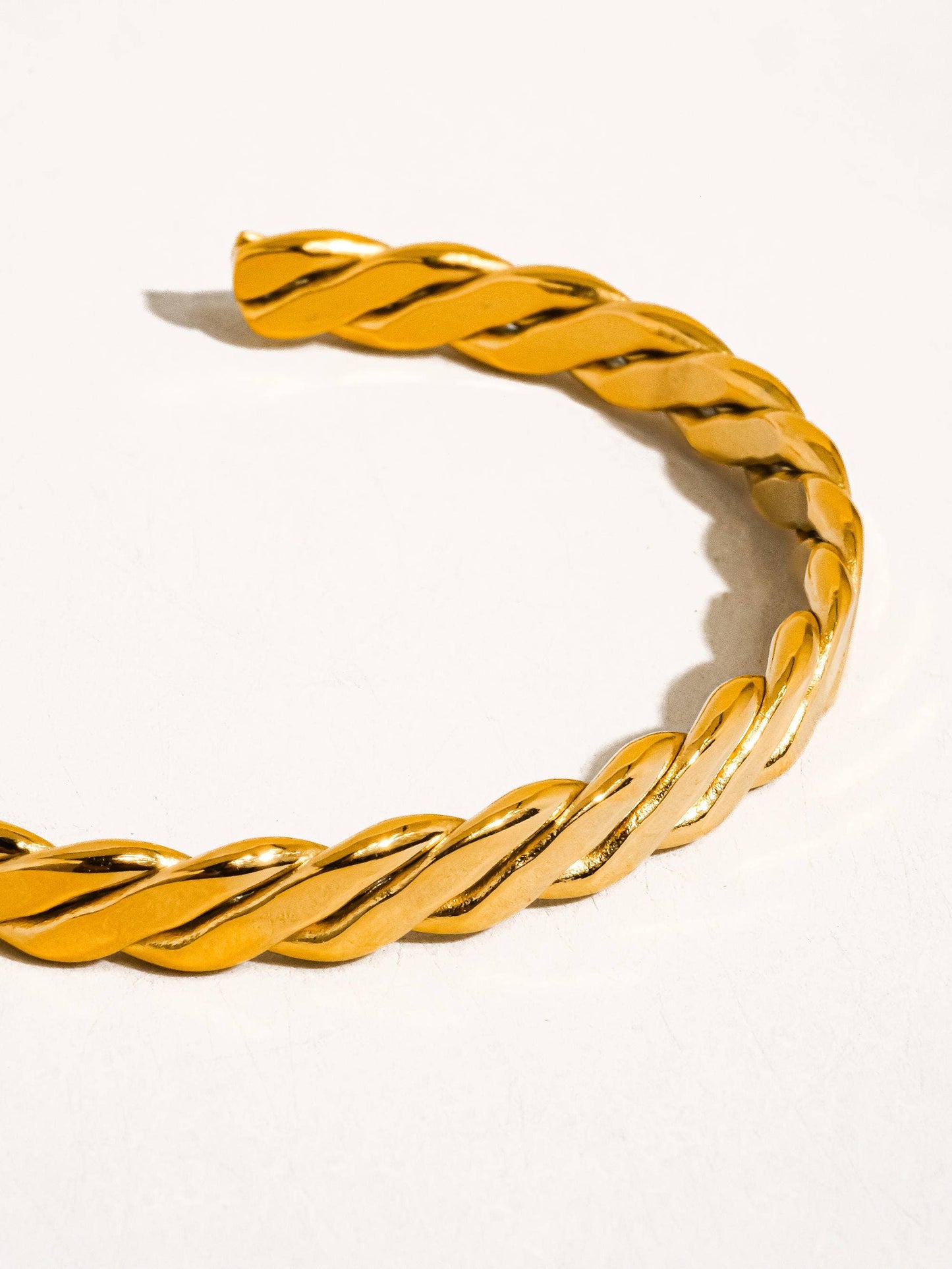 Bénir 18K Gold Non-Tarnish Braided Thin Bangle: Yellow Gold