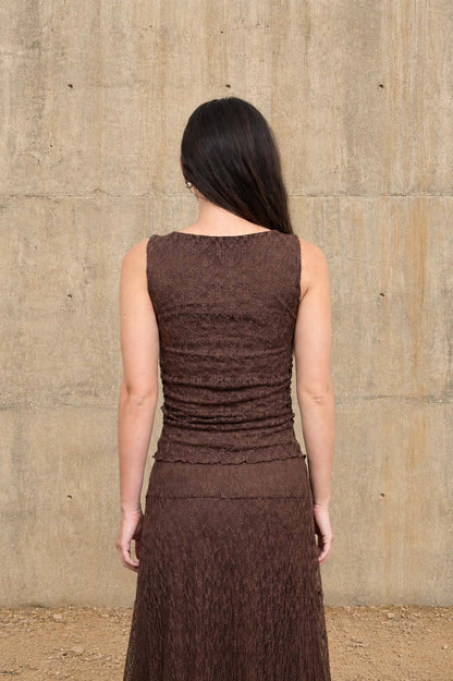 BOAT NECK LACE SLEEVELESS RUCHED SIDE KNIT TOP: CREAM