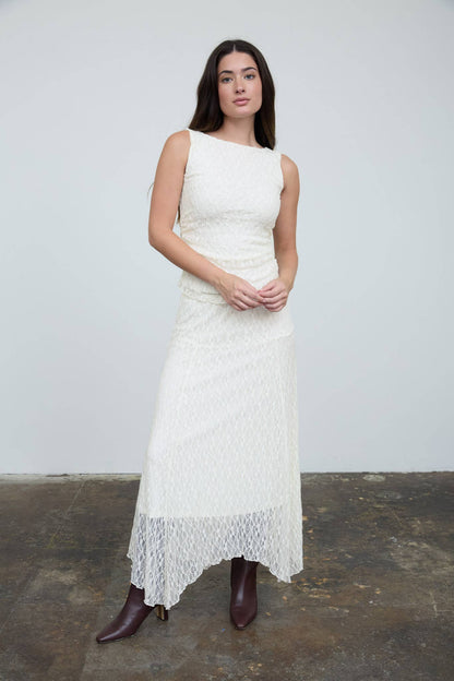 BOAT NECK LACE SLEEVELESS RUCHED SIDE KNIT TOP: CREAM