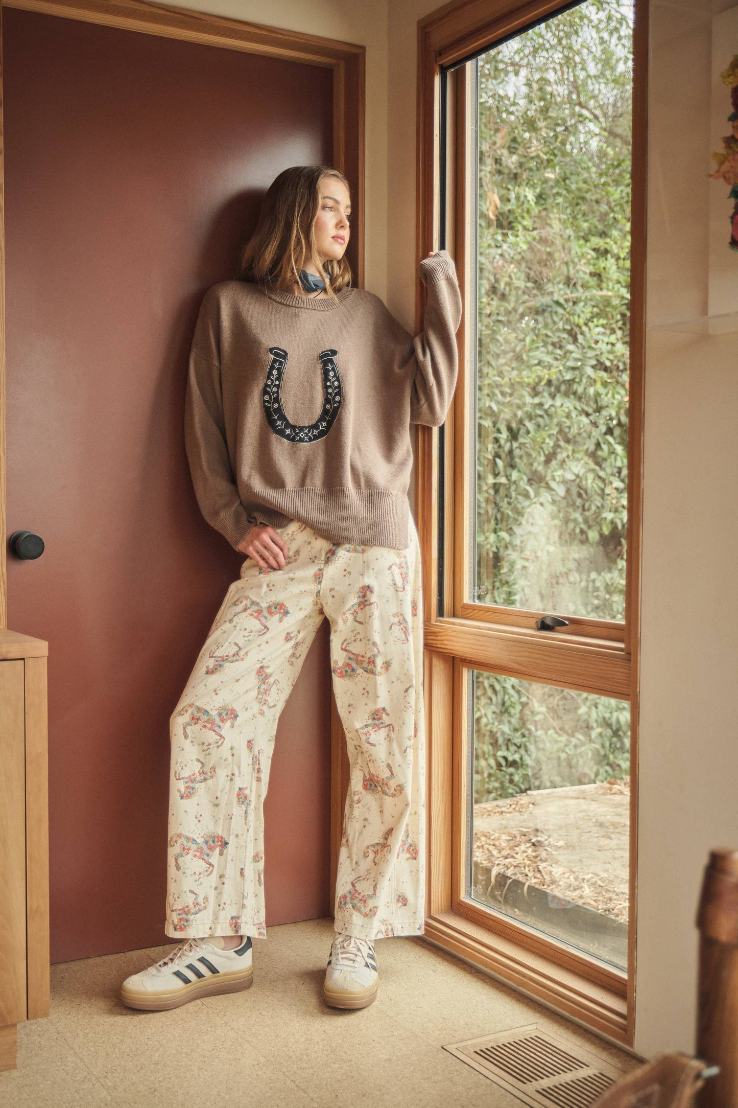 60101W Embroidered Horseshoe Sweater: IVORY / S-M-L (2-2-2)