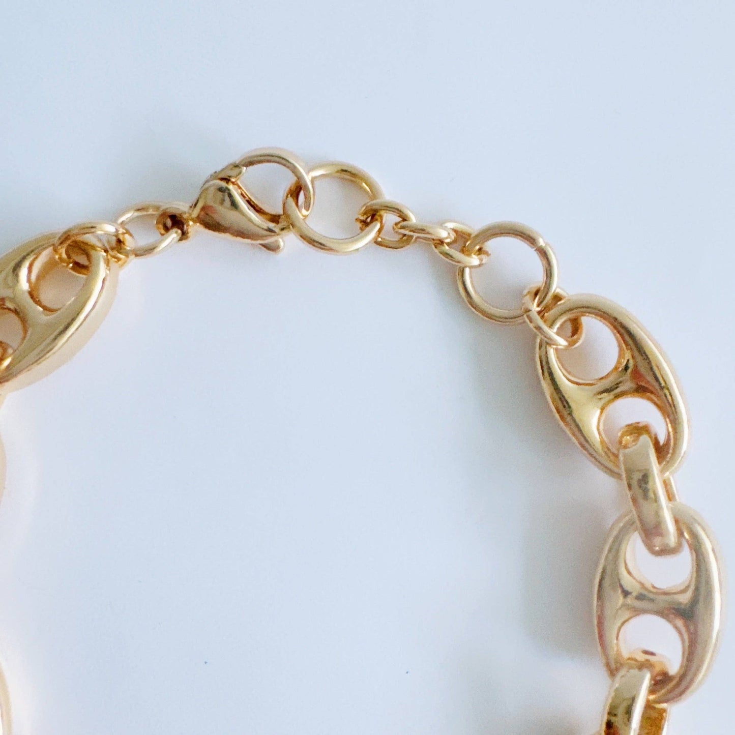 Equestrian Gemini Twist Link Bracelet – Horsebit-Inspired Gold Design