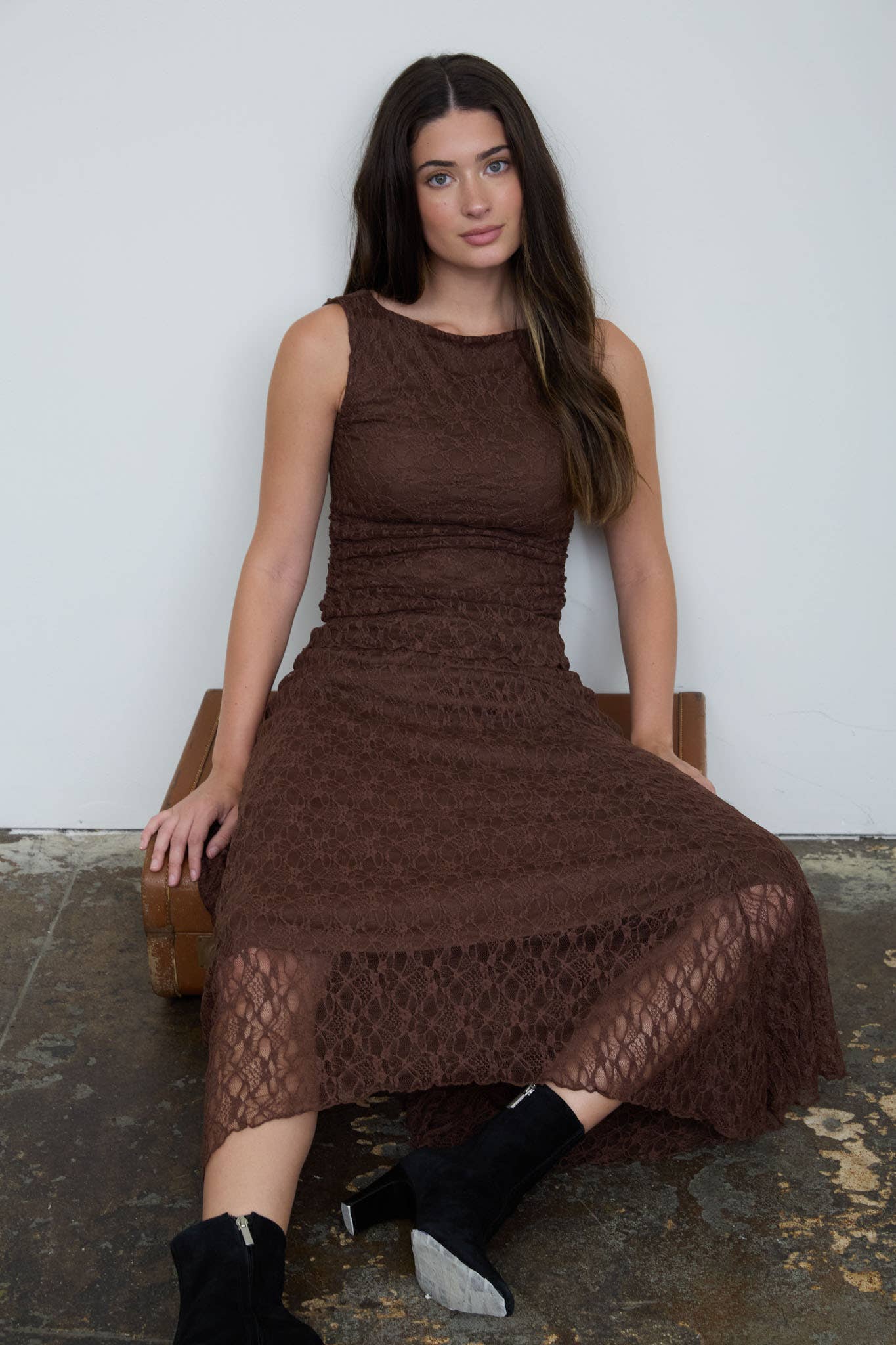 LACE HANDKERCHIEF MIDI SKIRT: CREAM