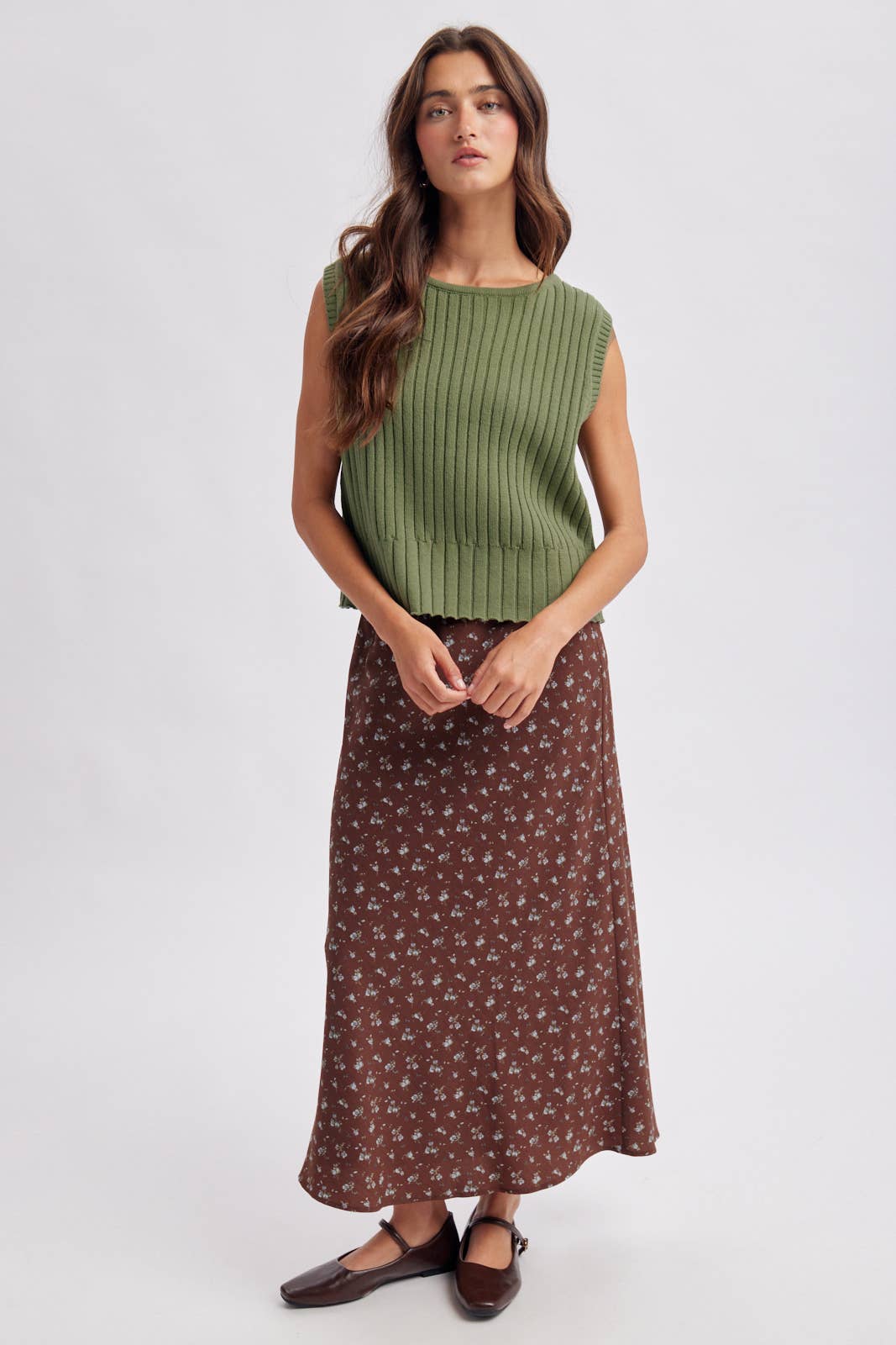 Laurel Sleeveless Crew Neck Ribbed Sweater Vest: Dusty Olive