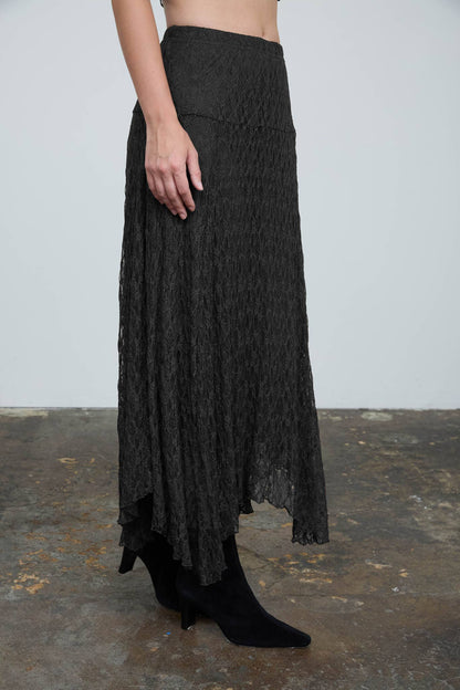 LACE HANDKERCHIEF MIDI SKIRT: CREAM