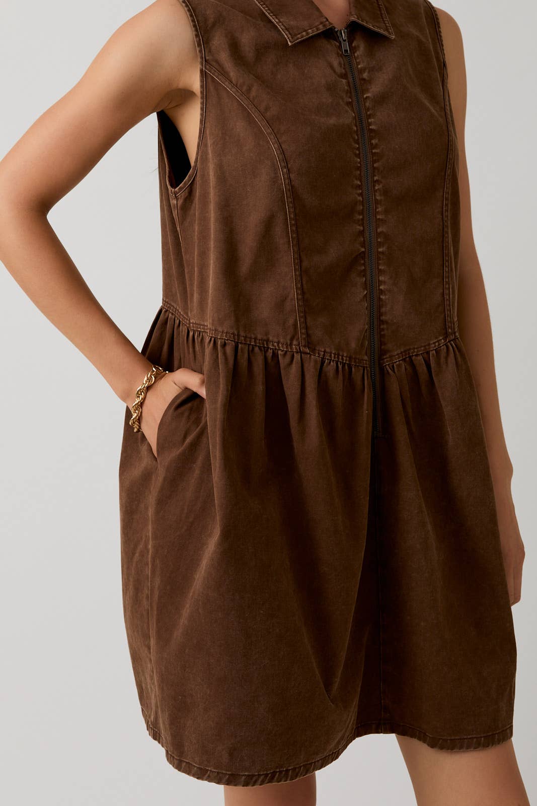 Hope Sleeveless Zip Up Twill Mini Dress: Brown
