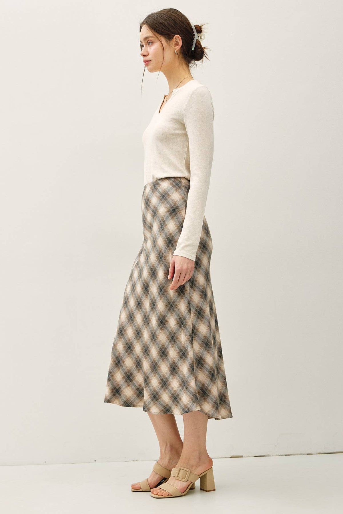 Marnie Tartan Plaid Flowy Midi Skirt: Charcoal