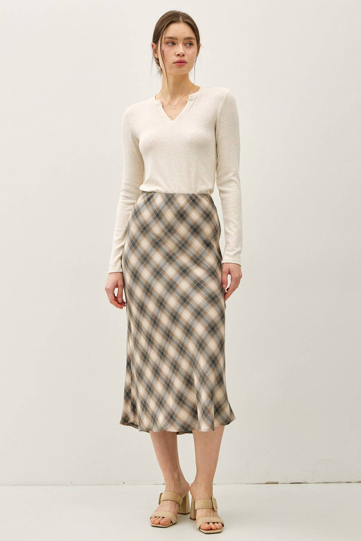 Marnie Tartan Plaid Flowy Midi Skirt: Charcoal