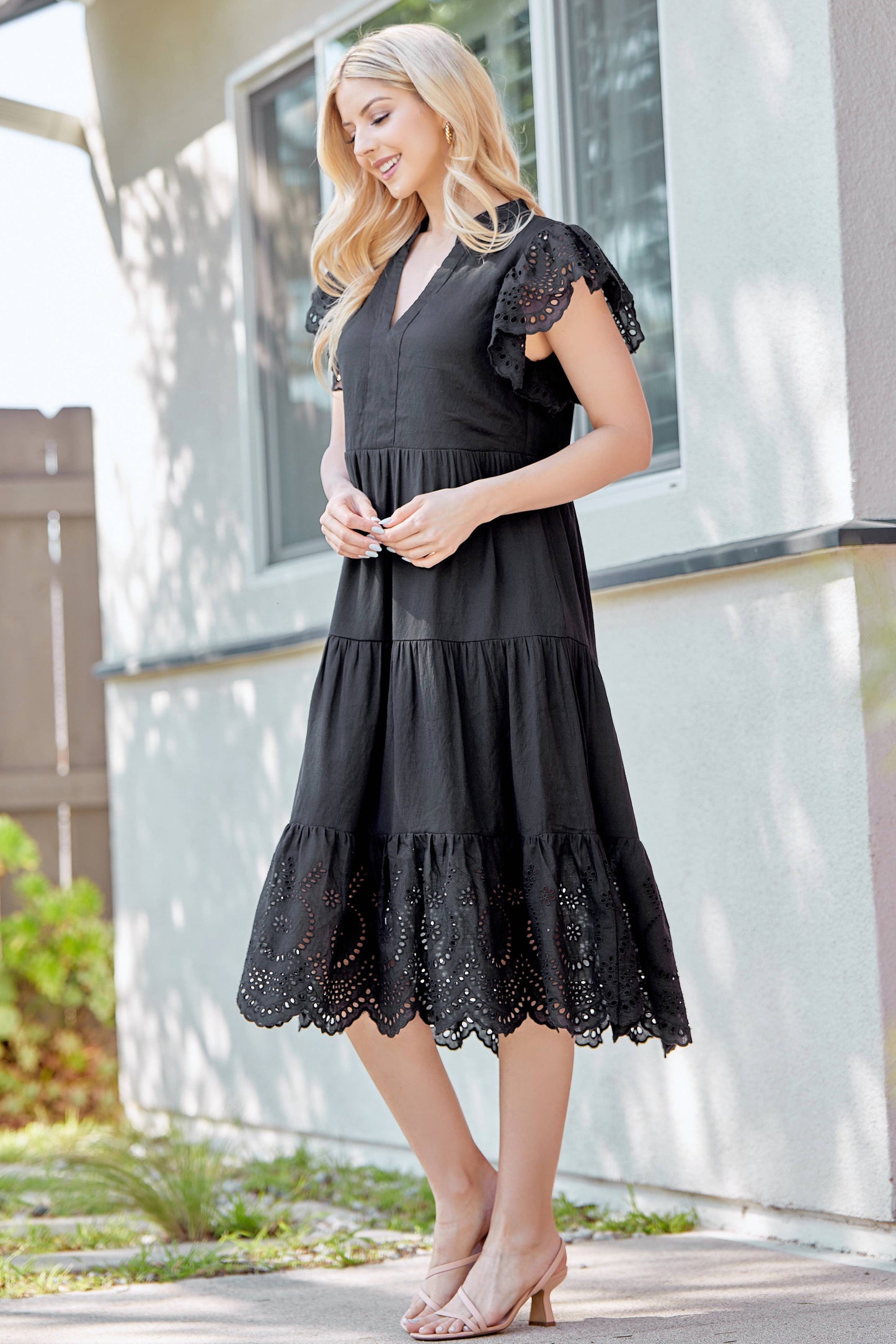 Cece Solid Lace Tiered Dress: Black / S-XL