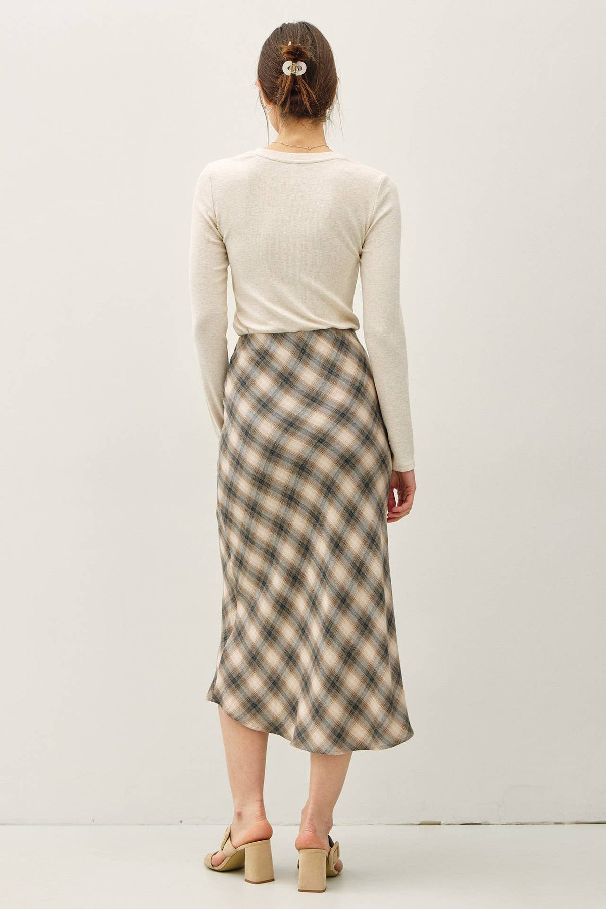 Marnie Tartan Plaid Flowy Midi Skirt: Charcoal