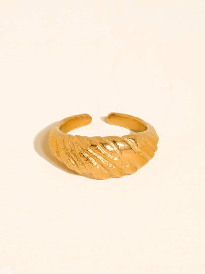 Ismay 18K Gold Non-Tarnish Textured Croissant Ring: Yellow Gold