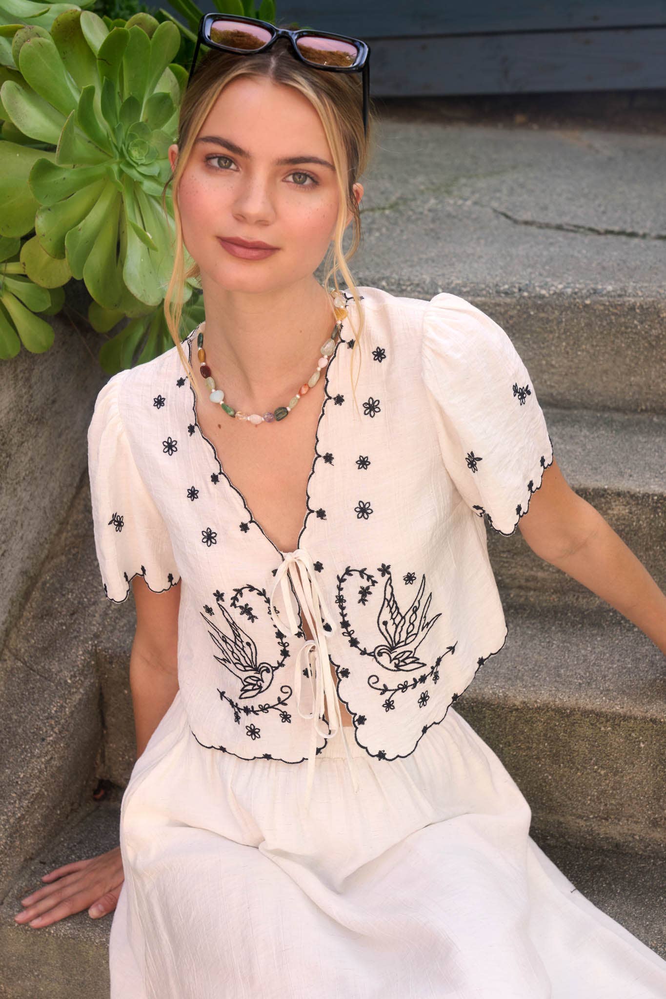Sparrow Bird Embroidery Tie Top: Ivory