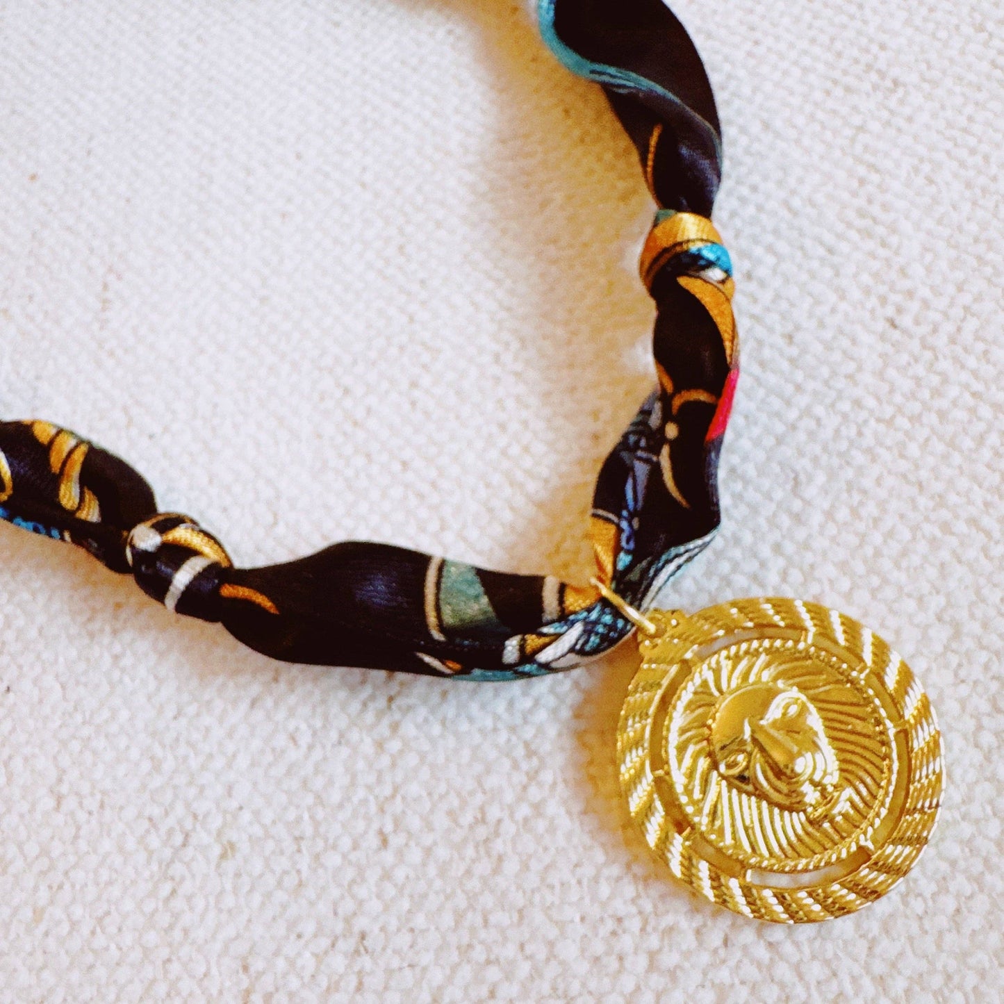 Luxe Print Lion Medallion Pendant Scarf Necklace: Black