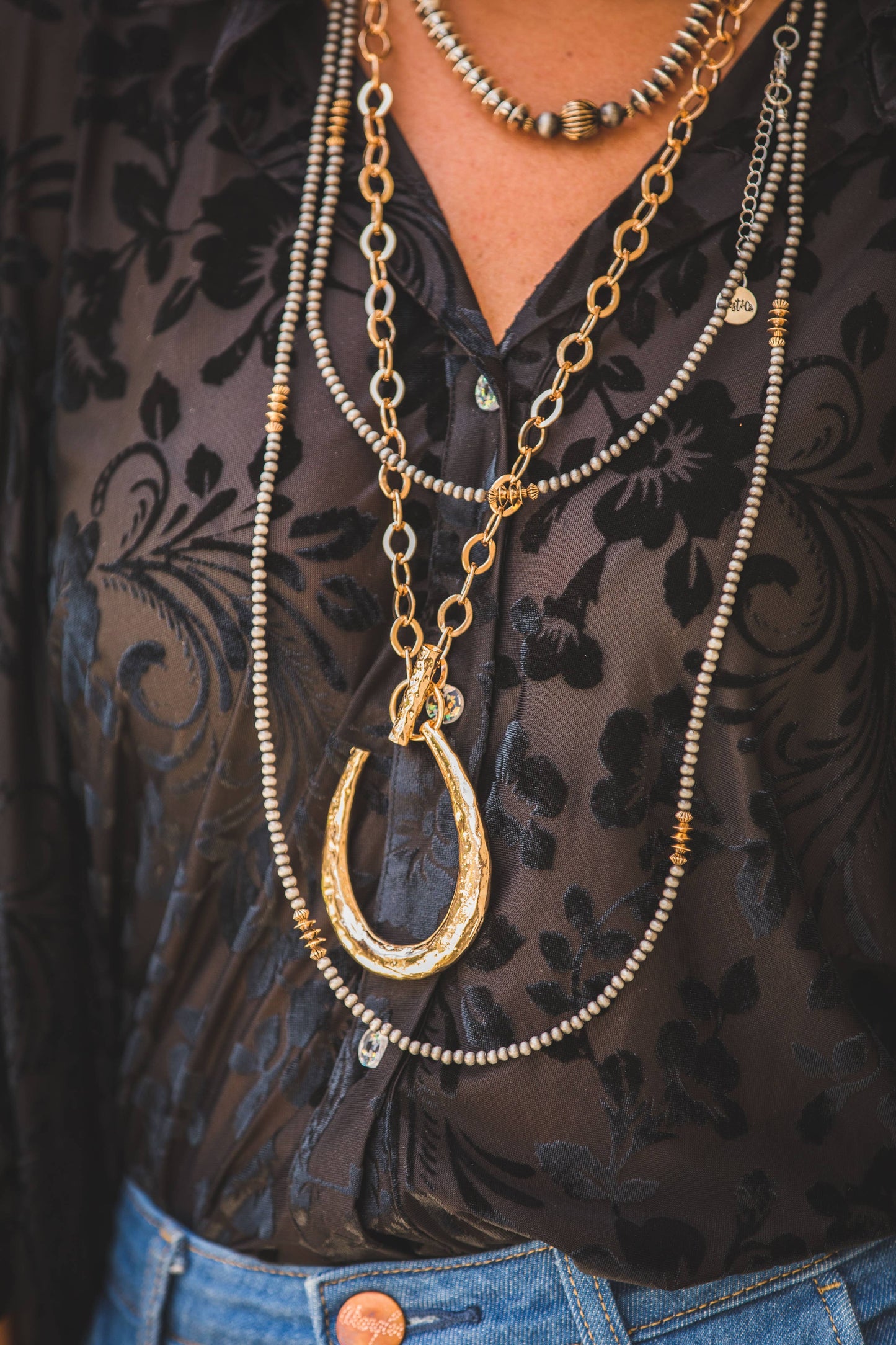 34" Gold Chain Necklace w/ Large Horseshoe Pendant