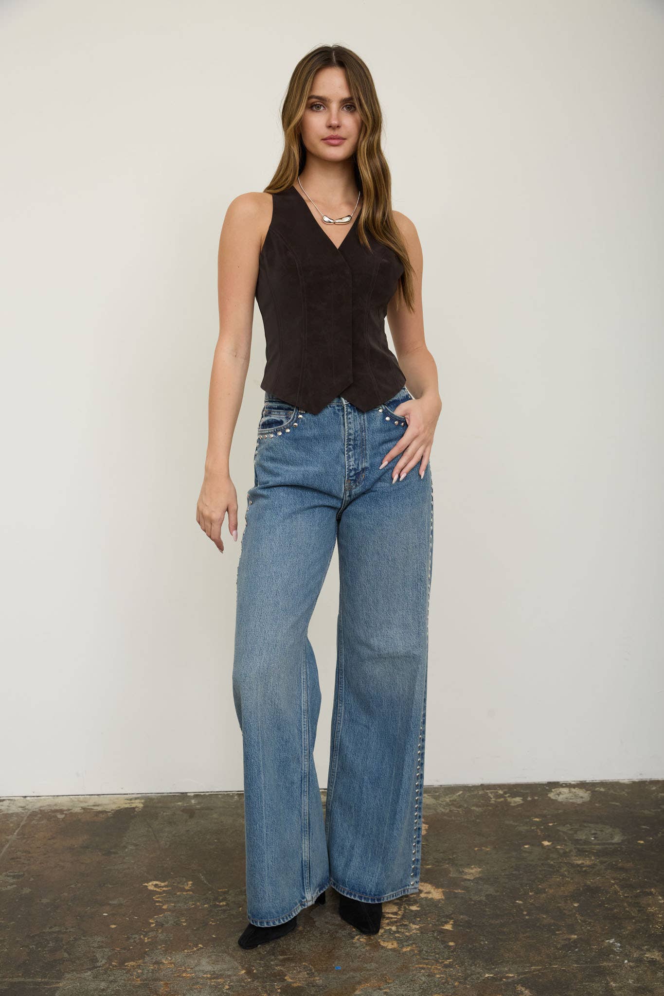 V NECK BUTTON DOWN SUEDE VEST: chocolate BROWN