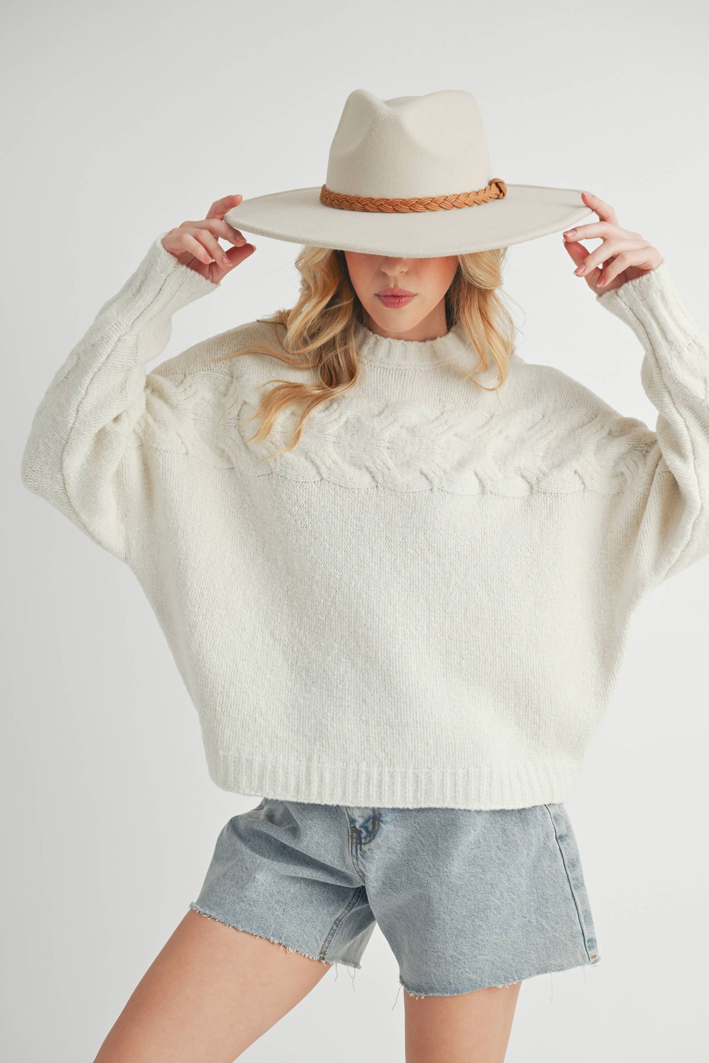 Elaine Sweater: White / Contemporary