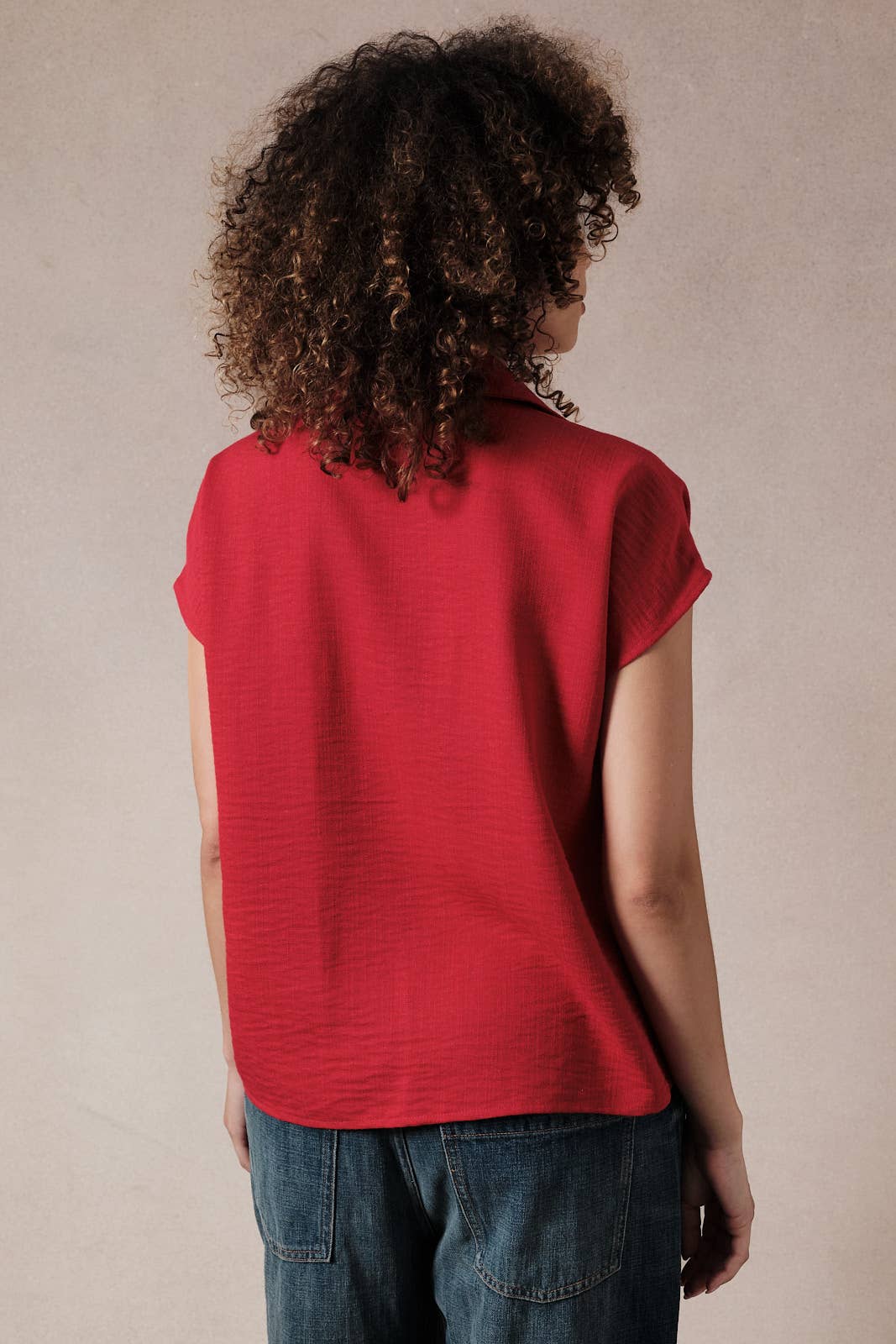 Poppy Wide Shoulder Sleeveless Button Down Top: Red