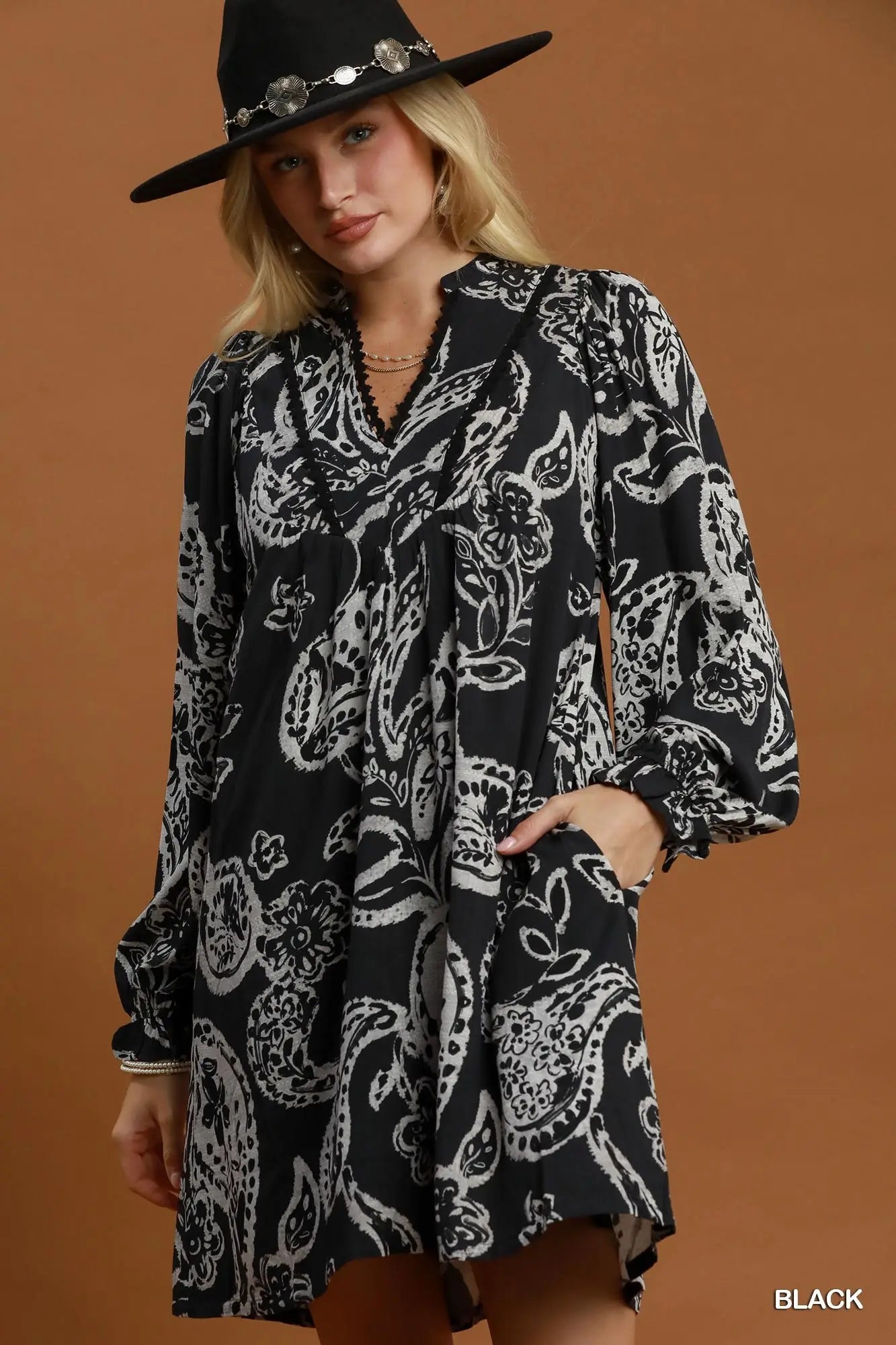 Phoebe Paisley Floral V-Neck Babydoll Dress: Black