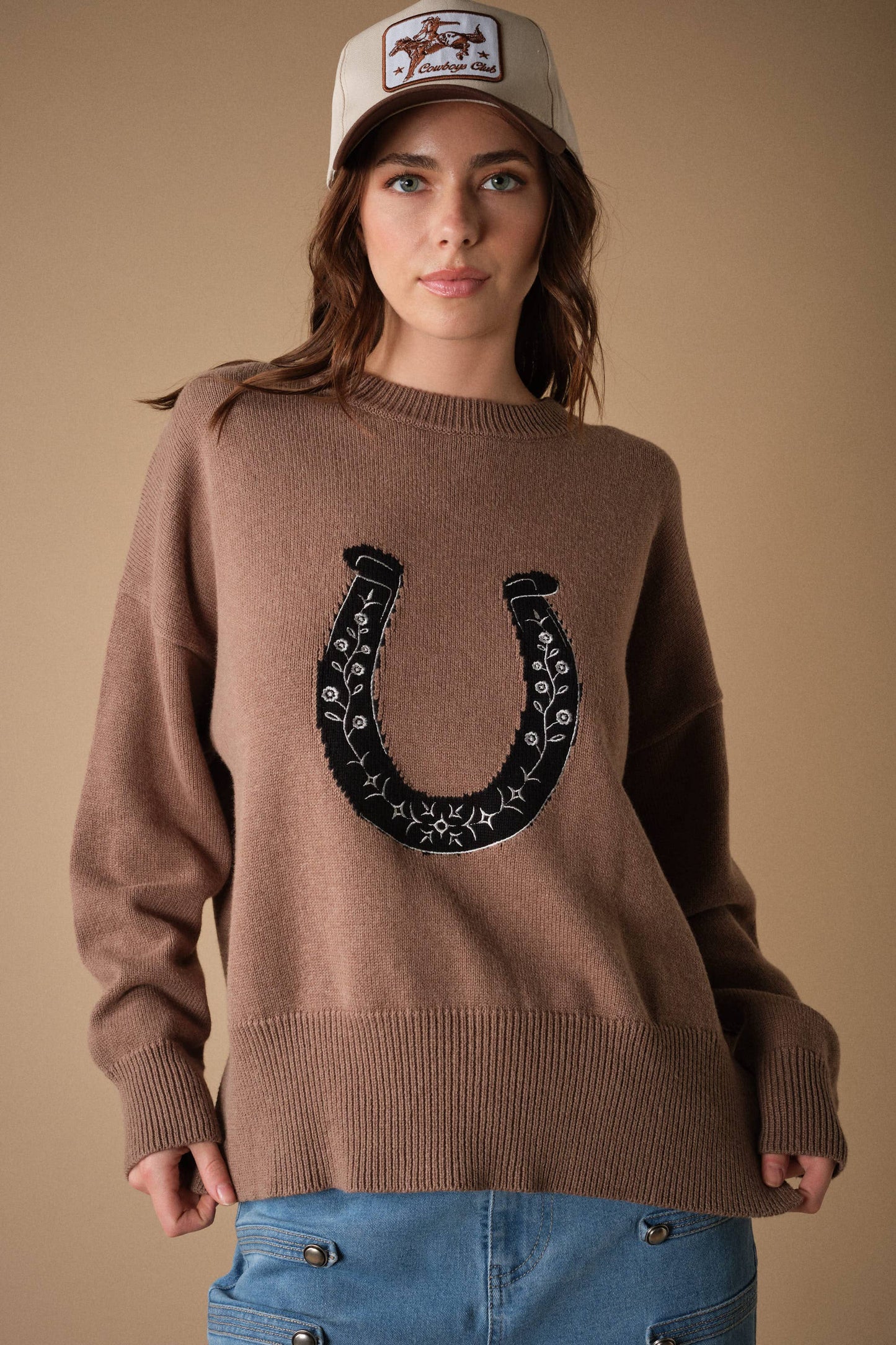 60101W Embroidered Horseshoe Sweater: IVORY / S-M-L (2-2-2)