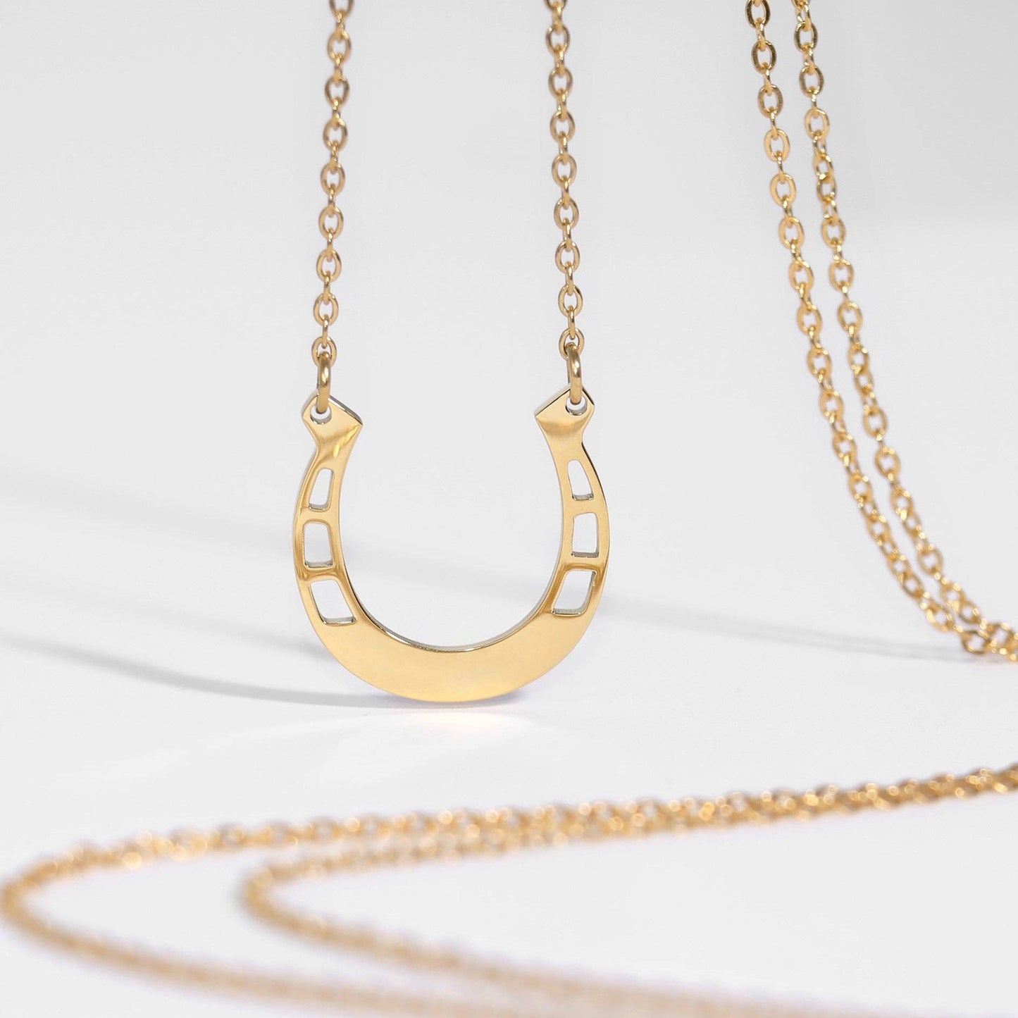 Durango 18" Horseshoe Necklace: Gold