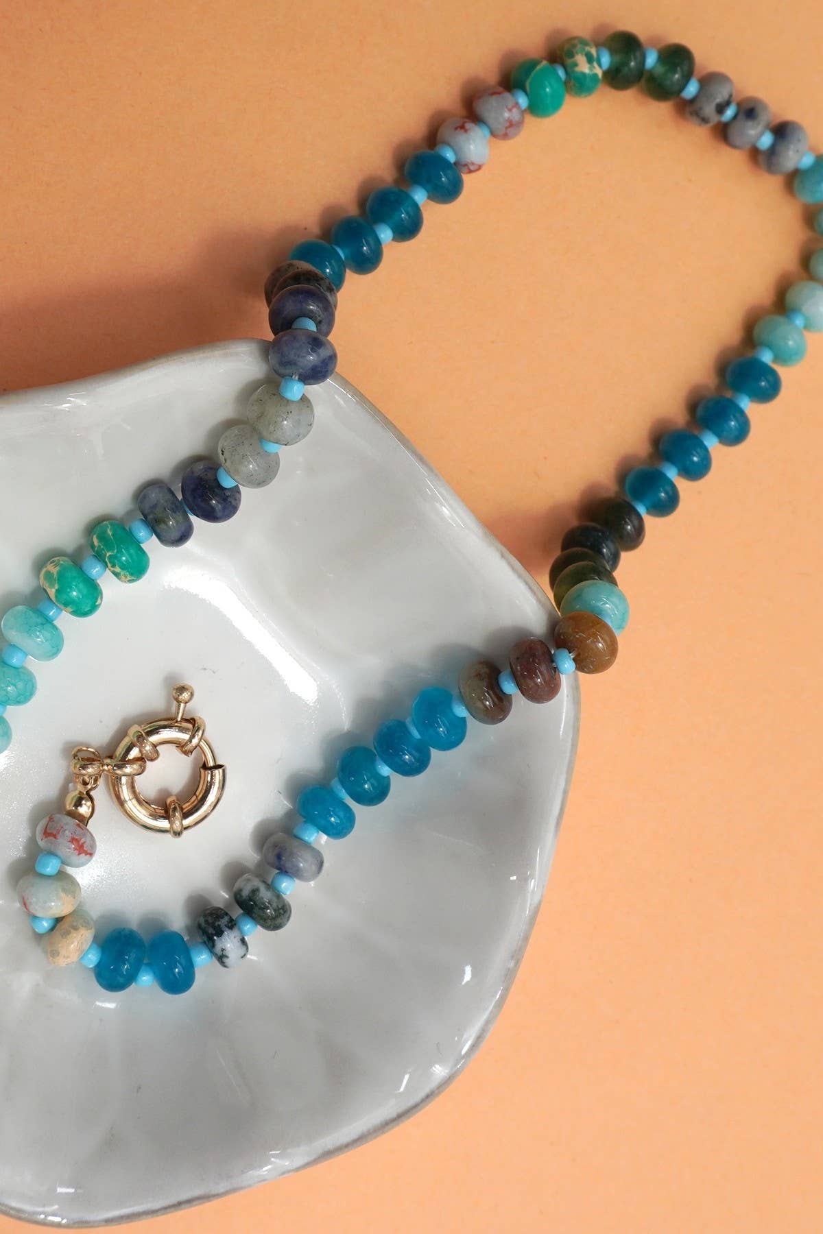 NATURAL STONE CHARM  SPRING CLASP BEADED NECKLACE: Blue