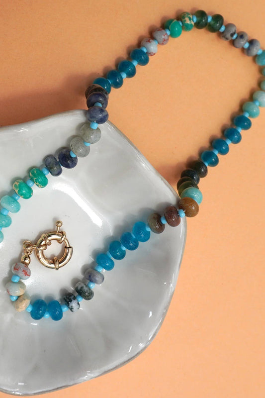NATURAL STONE CHARM  SPRING CLASP BEADED NECKLACE: Blue