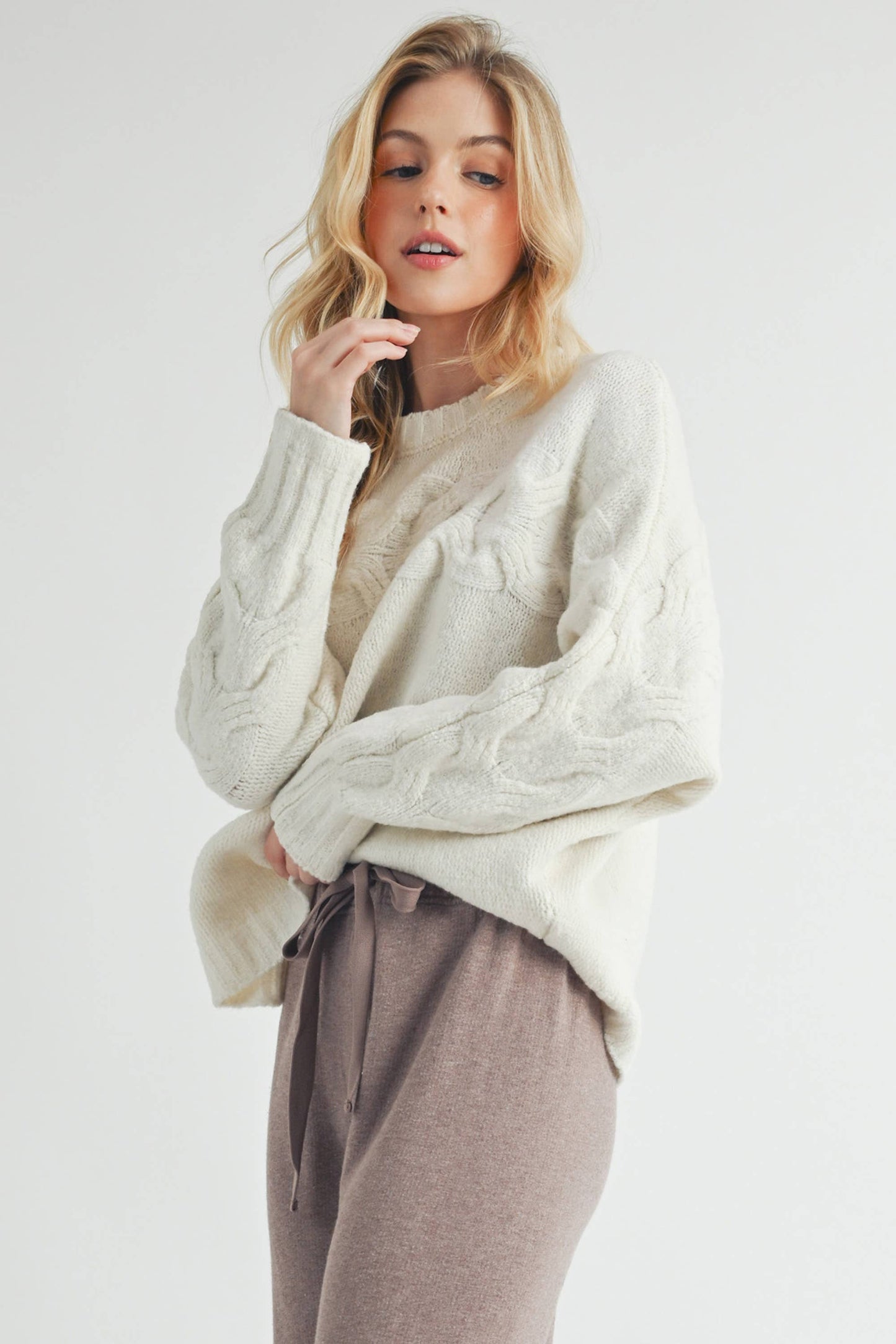 Elaine Sweater: White / Contemporary