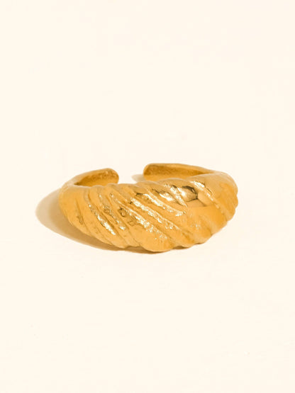 Ismay 18K Gold Non-Tarnish Textured Croissant Ring: Yellow Gold