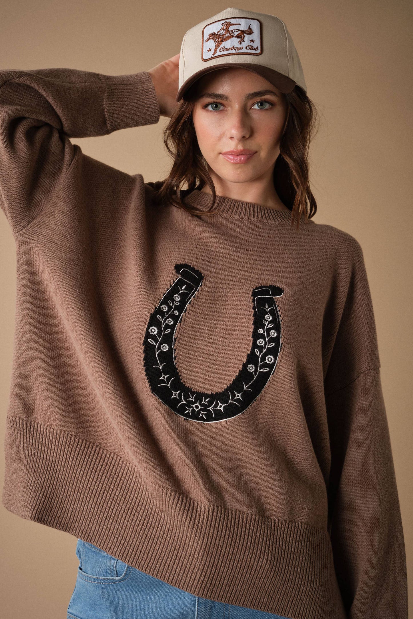 60101W Embroidered Horseshoe Sweater: IVORY / S-M-L (2-2-2)