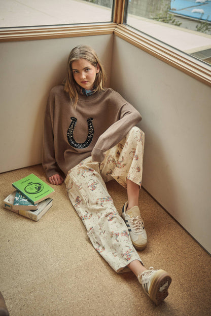 60101W Embroidered Horseshoe Sweater: IVORY / S-M-L (2-2-2)